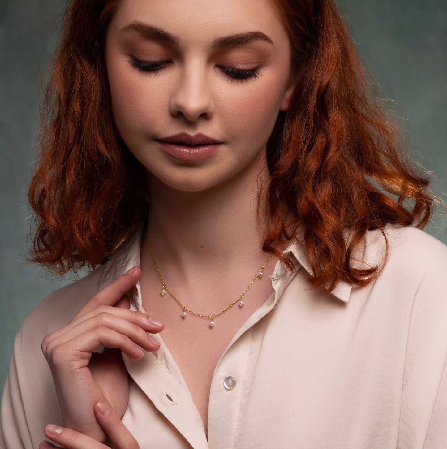 Dainty Pearl Collarbone Necklace