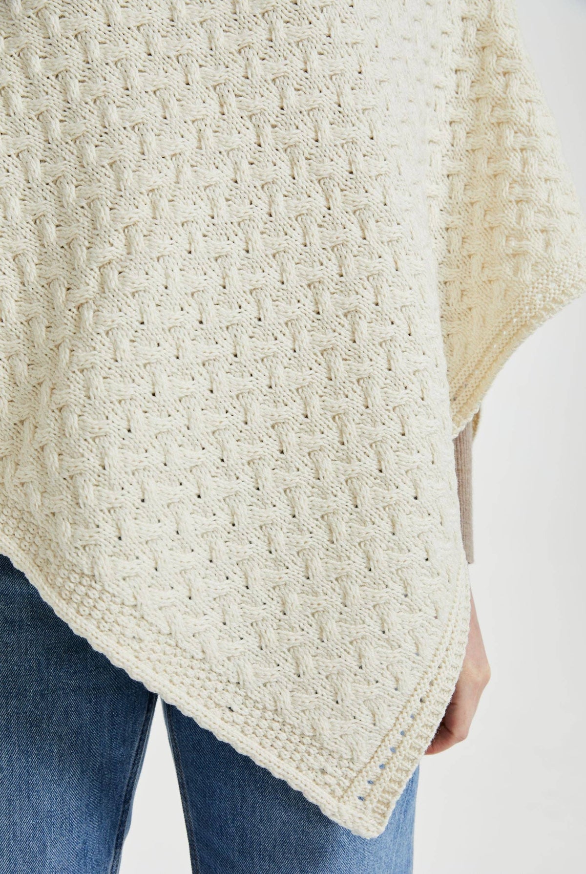 Glenbeigh Aran Cape - Cream: One Size