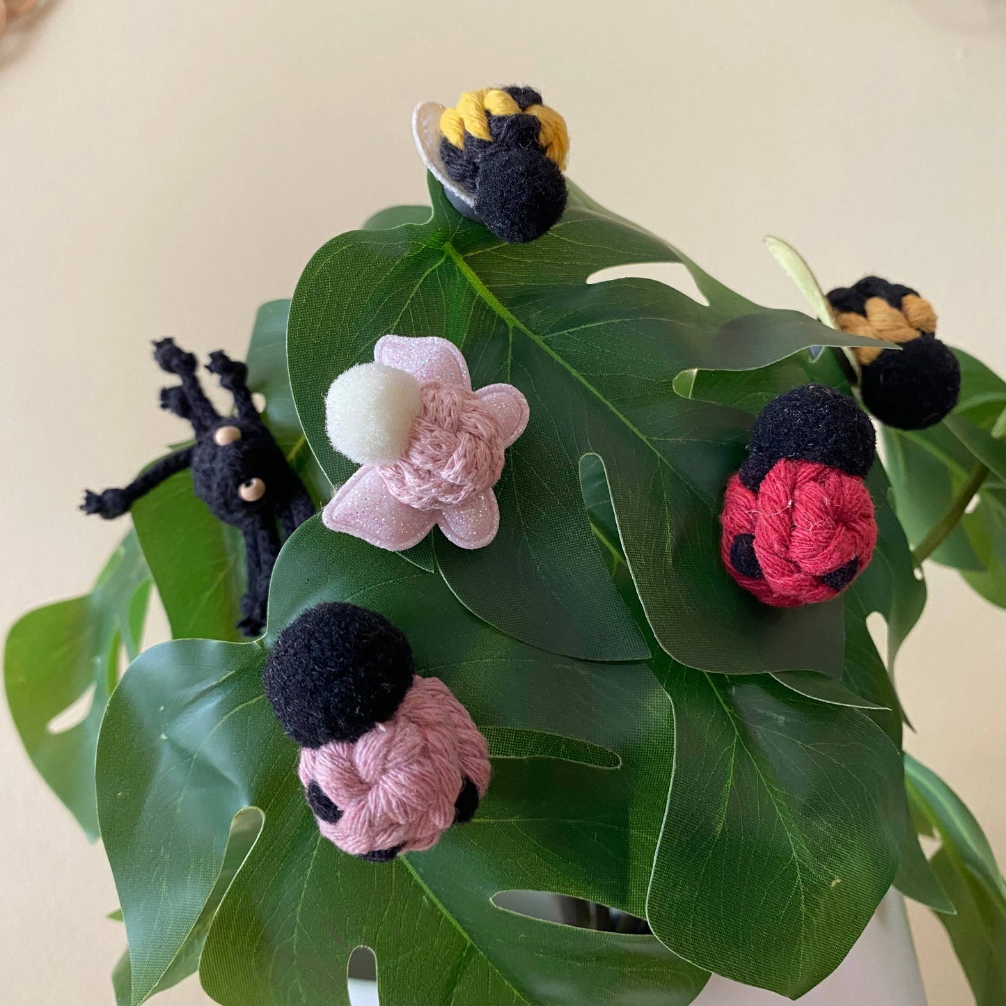 Plant Charm/Magnet (Macrame Bee): White Wing Small