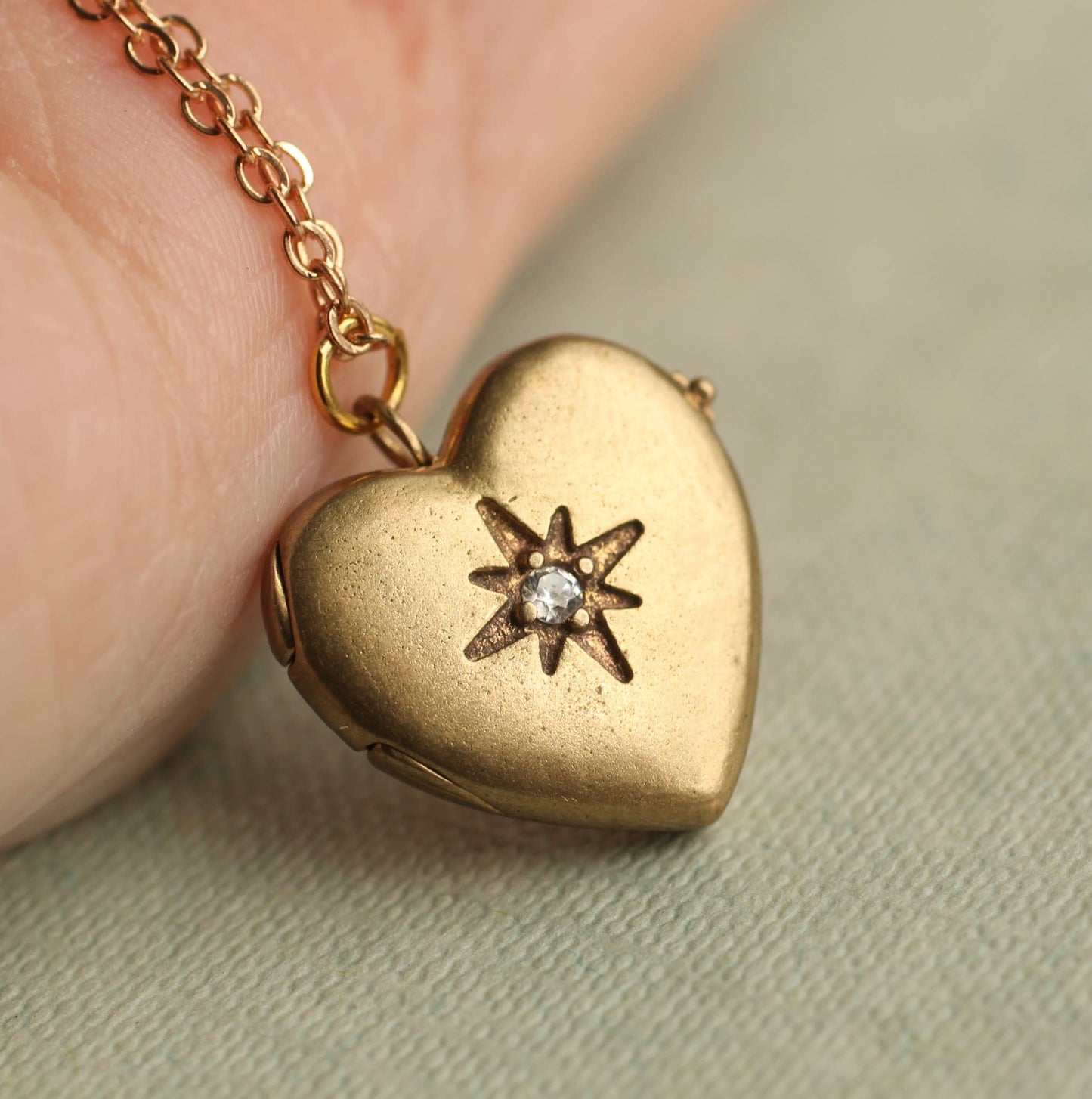 Vintage Heart Locket with Star : 20"