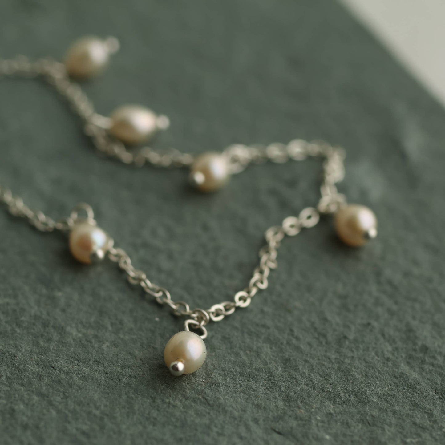 Dainty Pearl Collarbone Necklace