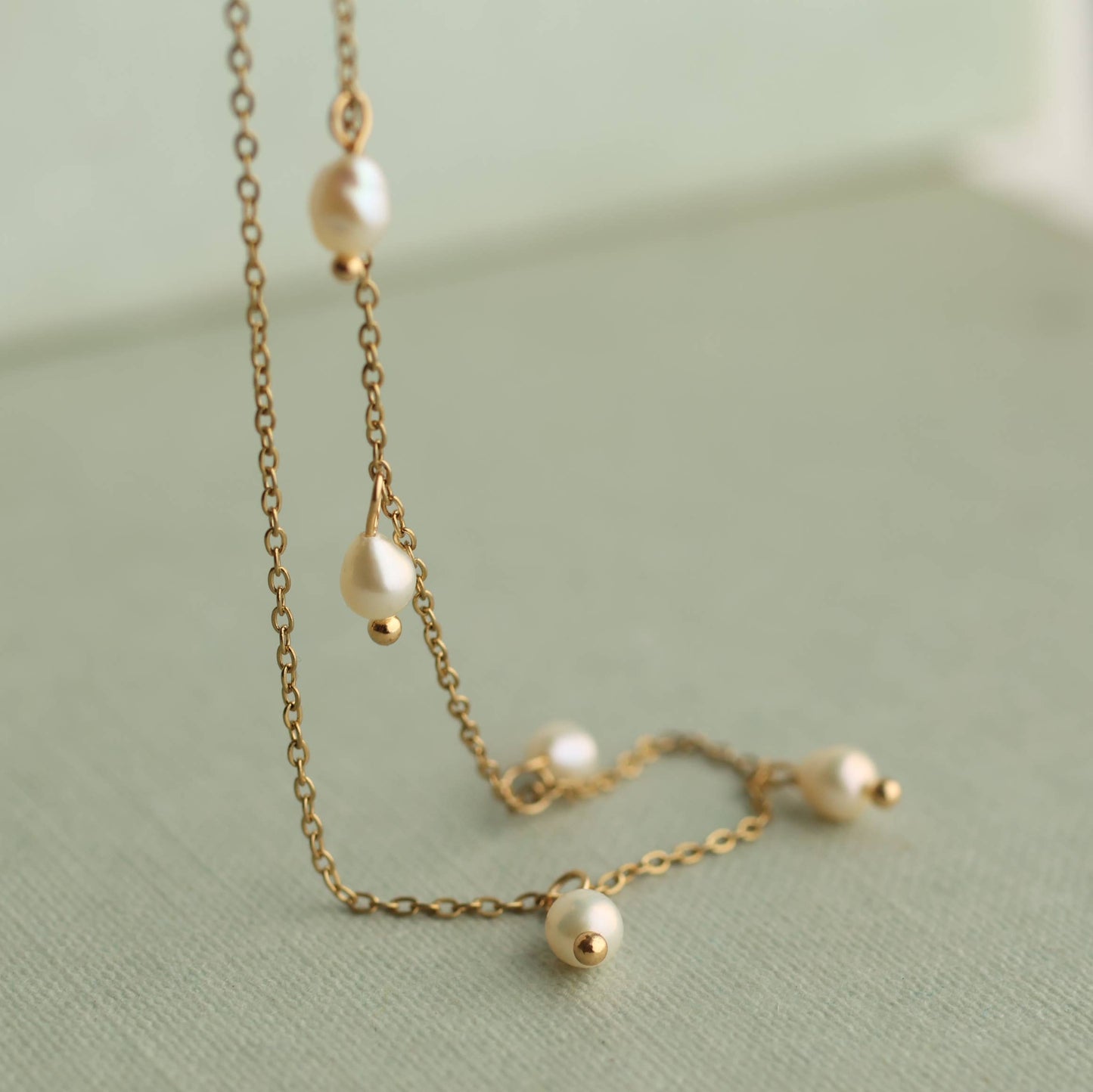 Dainty Pearl Collarbone Necklace