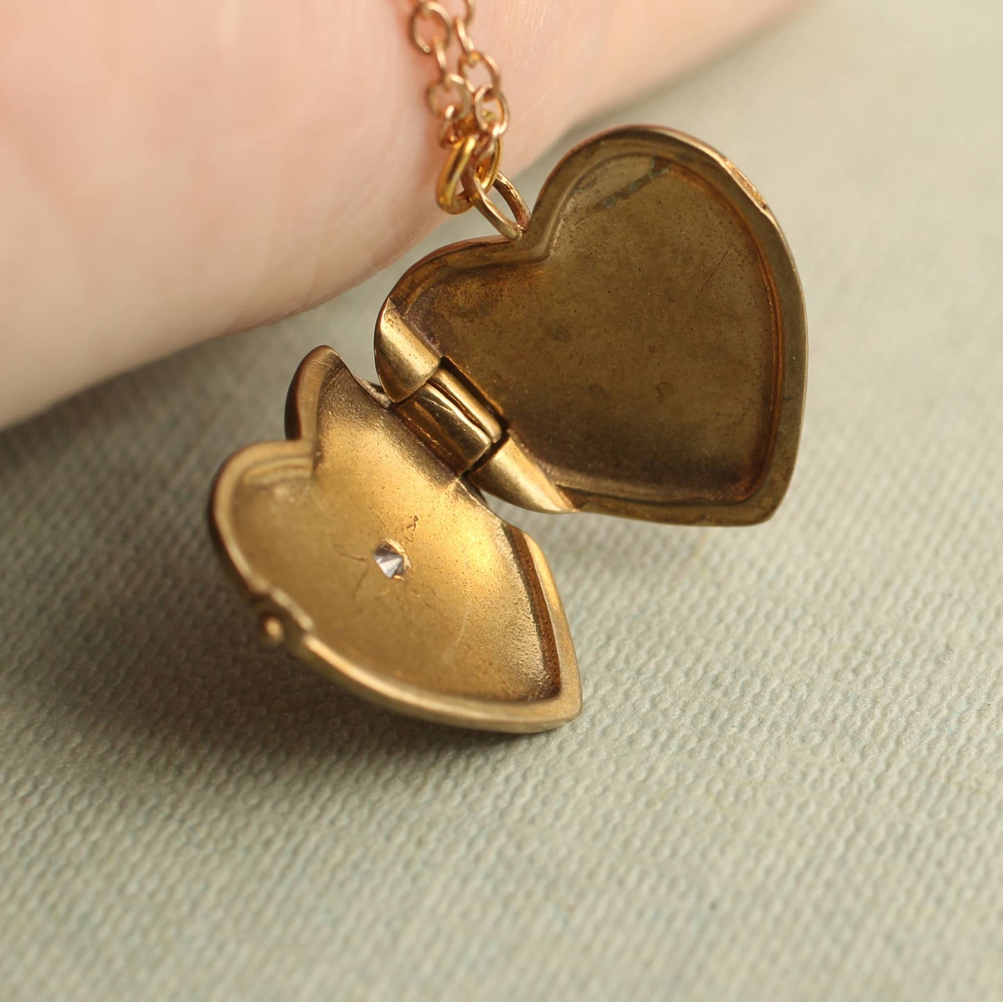 Vintage Heart Locket with Star : 20"