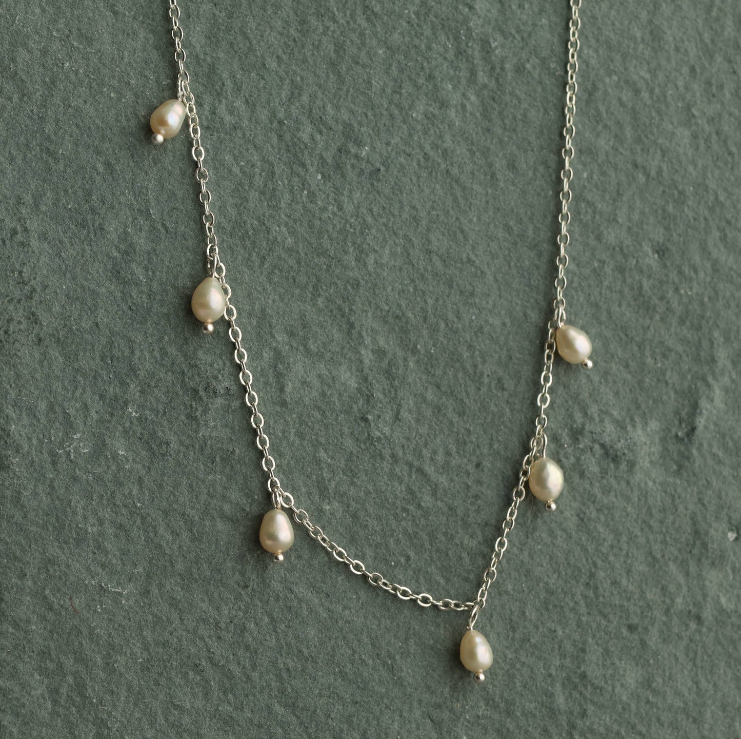 Dainty Pearl Collarbone Necklace