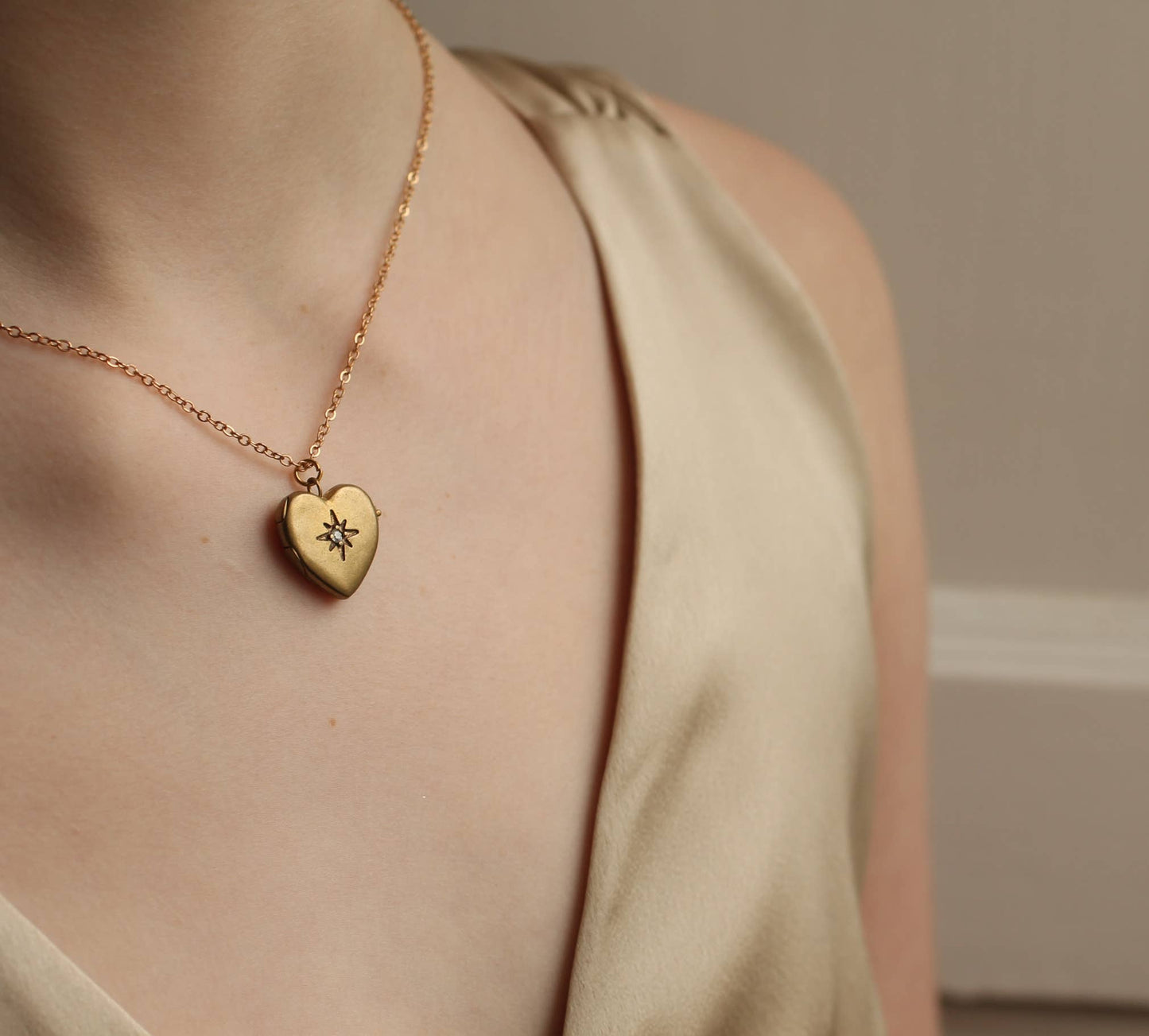 Vintage Heart Locket with Star : 20"