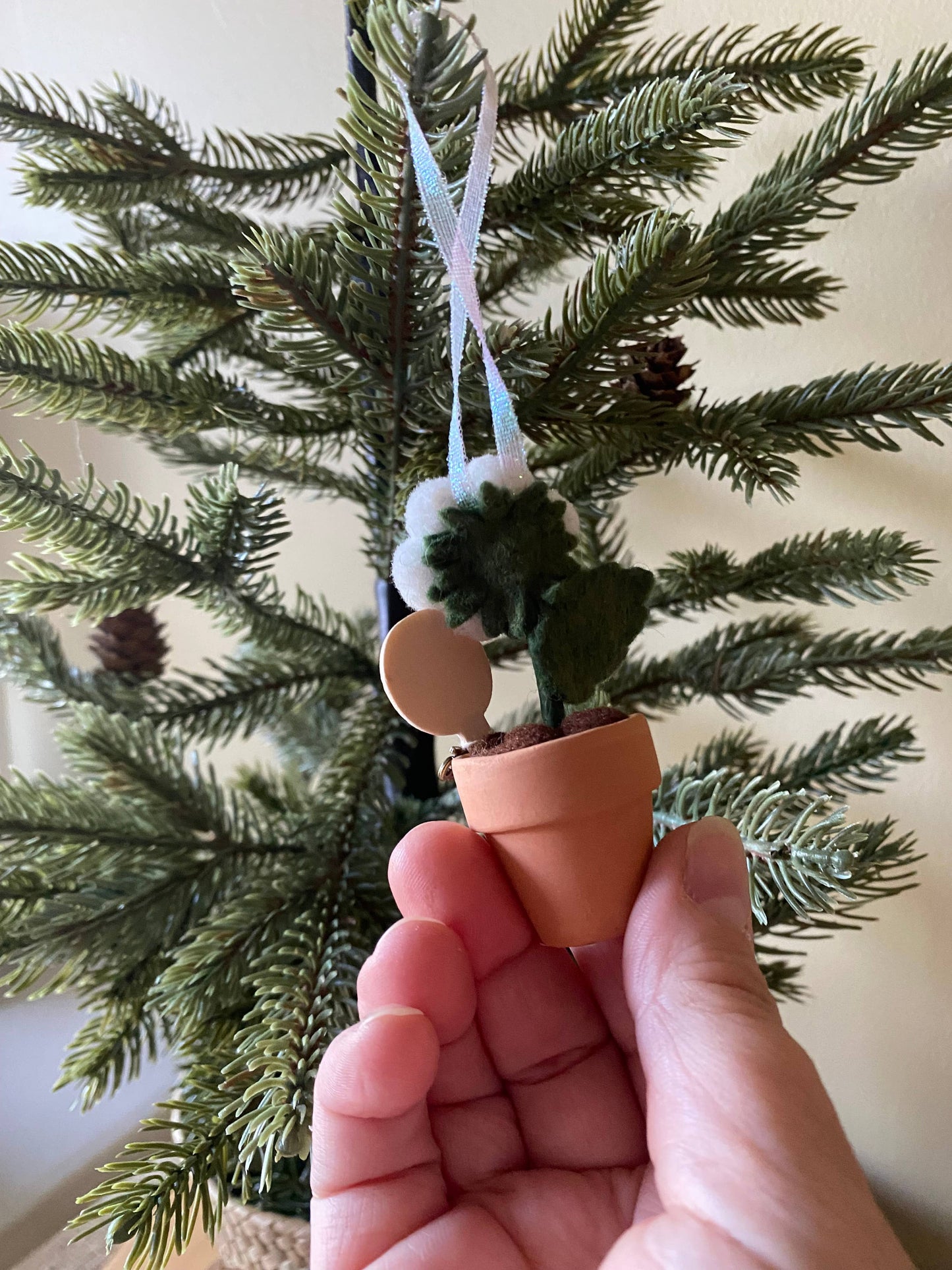 Holiday Mini Pom, Macrame/Felt Flower Tree Ornament: Burgundy w/ Knotted Middle