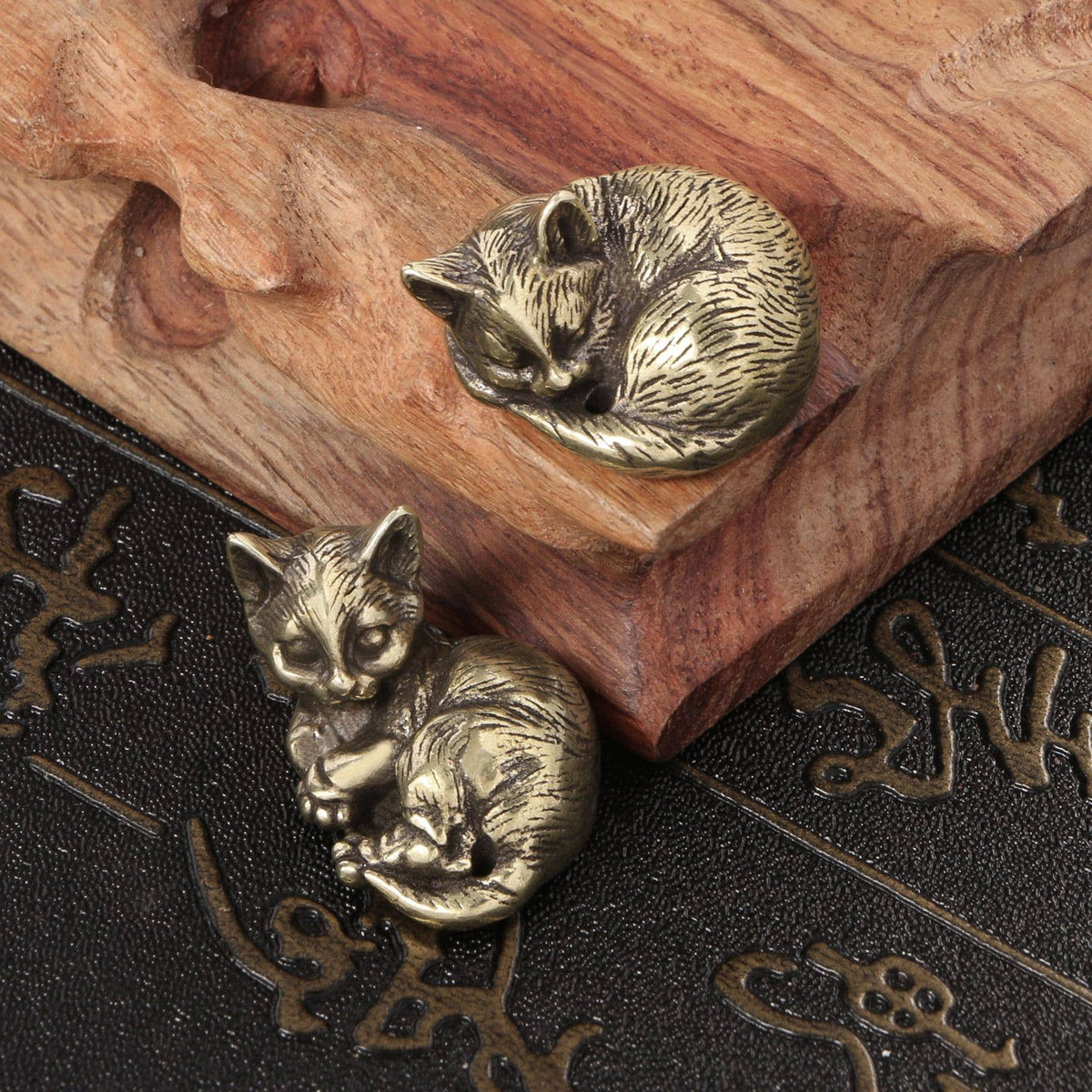 Cute Cat Hand-Held Brass Ornament Miniature Model: Sleepy Cat