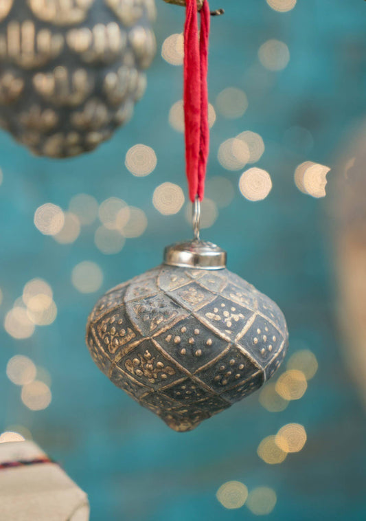 Antiqued Recycled Glass Baubles
