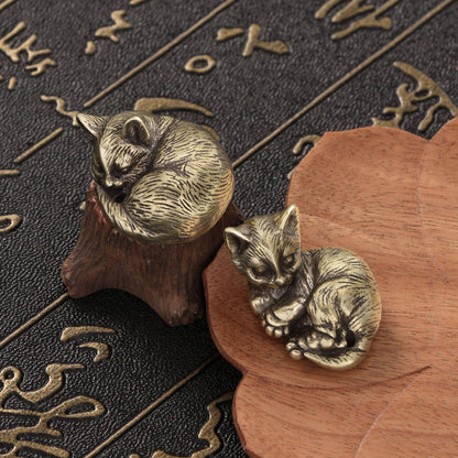 Cute Cat Hand-Held Brass Ornament Miniature Model: Sleepy Cat