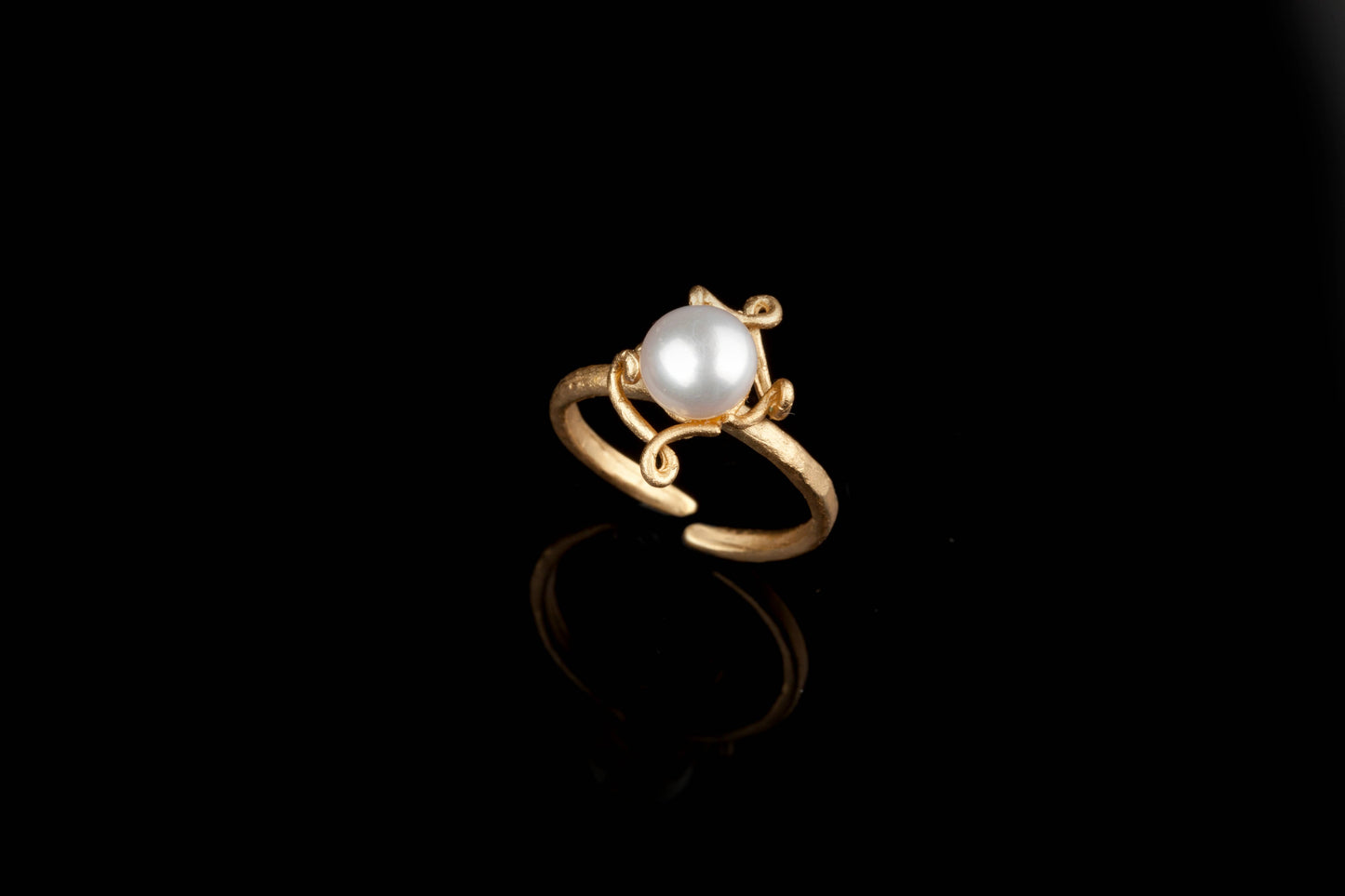 Pea Pod Single Pearl Adjustable Ring