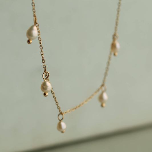 Dainty Pearl Collarbone Necklace