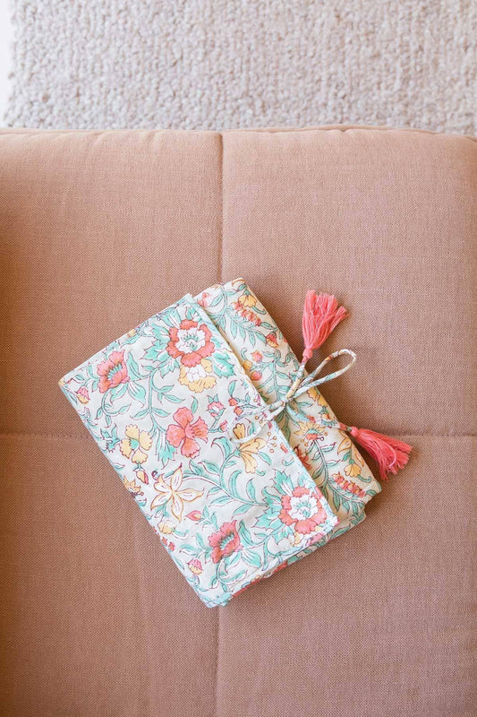 Olaydé Changing Mat - flowers - green - orange: Arroser les fleurs / YOU