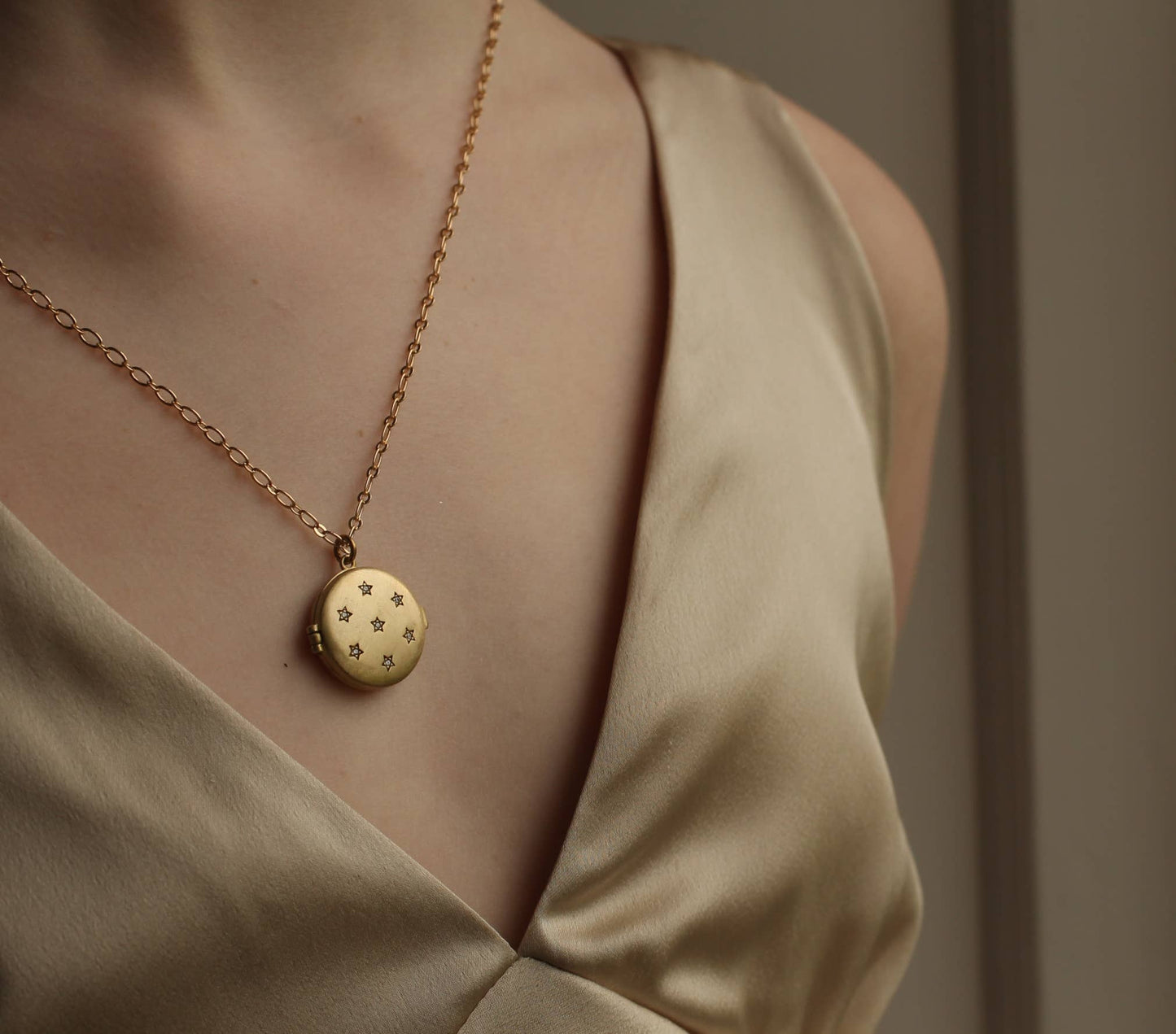 Vintage Star Locket Necklace : 20"